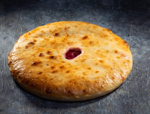 Осетинский пирог с клубникой Карлитто пицца  со скидкой